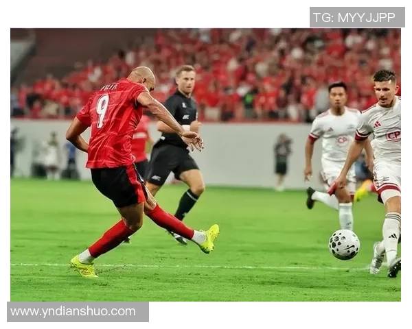 足球球星转圈突破防守精准打门展现惊人技术与实力